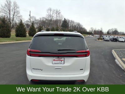 2026 Chrysler Pacifica Select