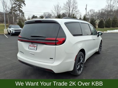 2026 Chrysler Pacifica Select