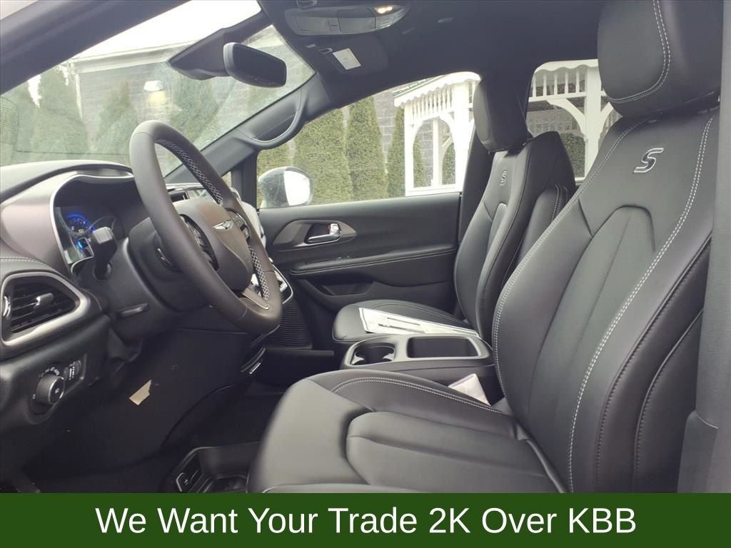 2026 Chrysler Pacifica Select