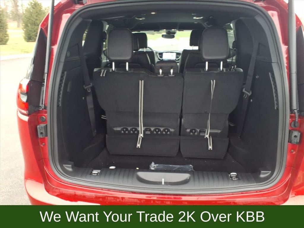 2026 Chrysler Pacifica Select