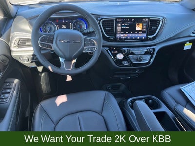 2026 Chrysler Pacifica Select