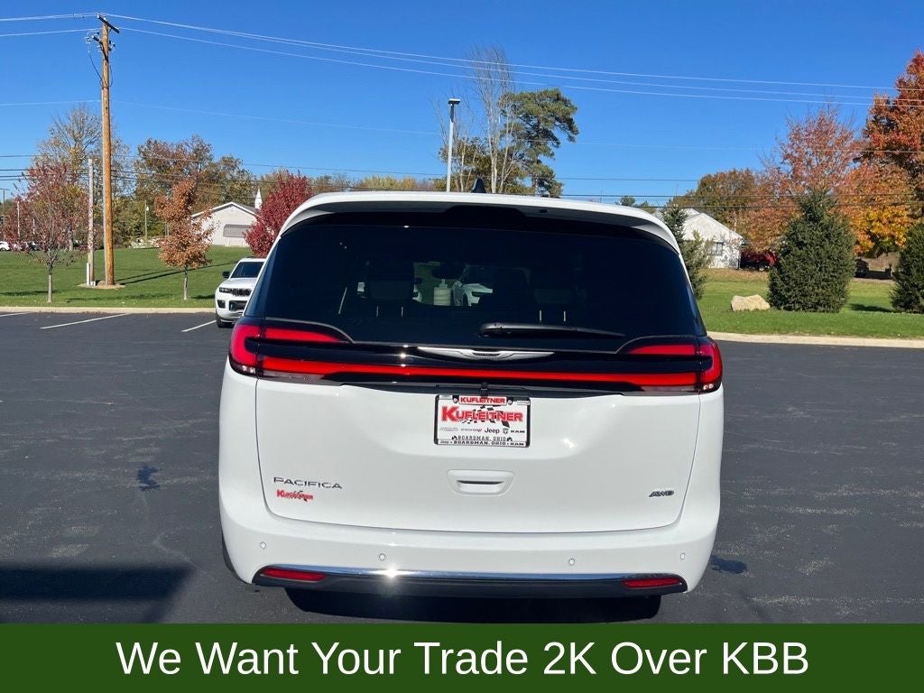 2026 Chrysler Pacifica Select