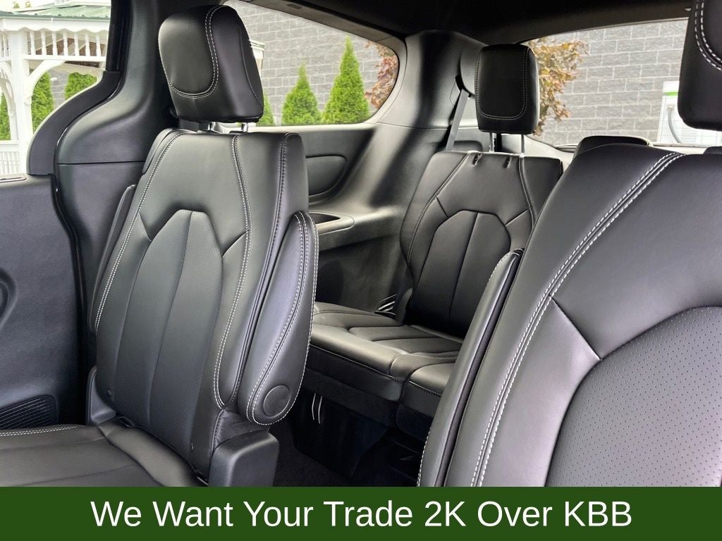 2026 Chrysler Pacifica Select