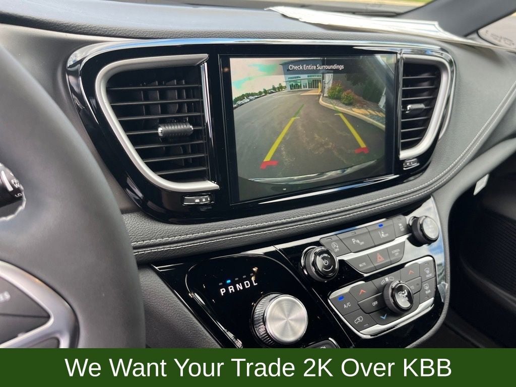 2026 Chrysler Pacifica Select