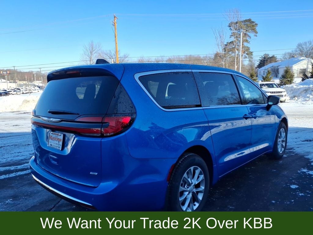 2026 Chrysler Pacifica Select