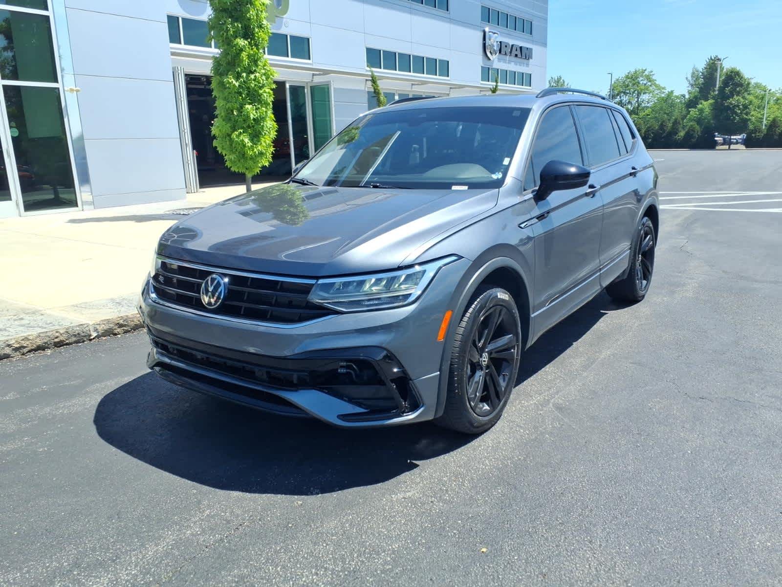 2024 Volkswagen Tiguan SE R-Line Black