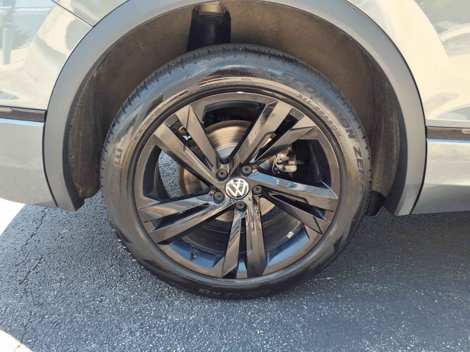 2024 Volkswagen Tiguan SE R-Line Black