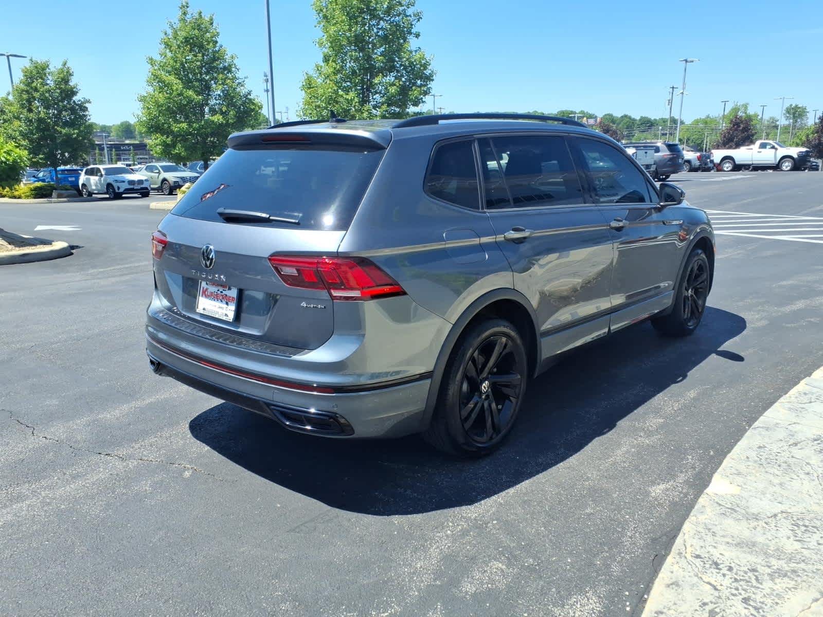 2024 Volkswagen Tiguan SE R-Line Black